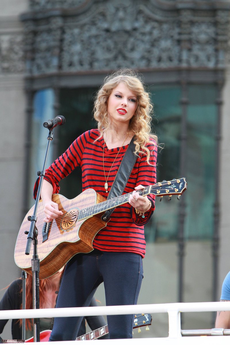Taylor Swift — October 27 - Hollywood Boulevard — photo 74