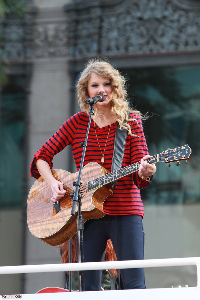Taylor Swift — October 27 - Hollywood Boulevard — photo 75