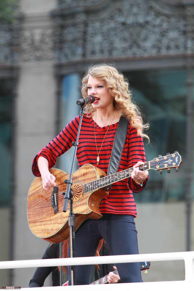 Taylor Swift — October 27 - Hollywood Boulevard — photo 76