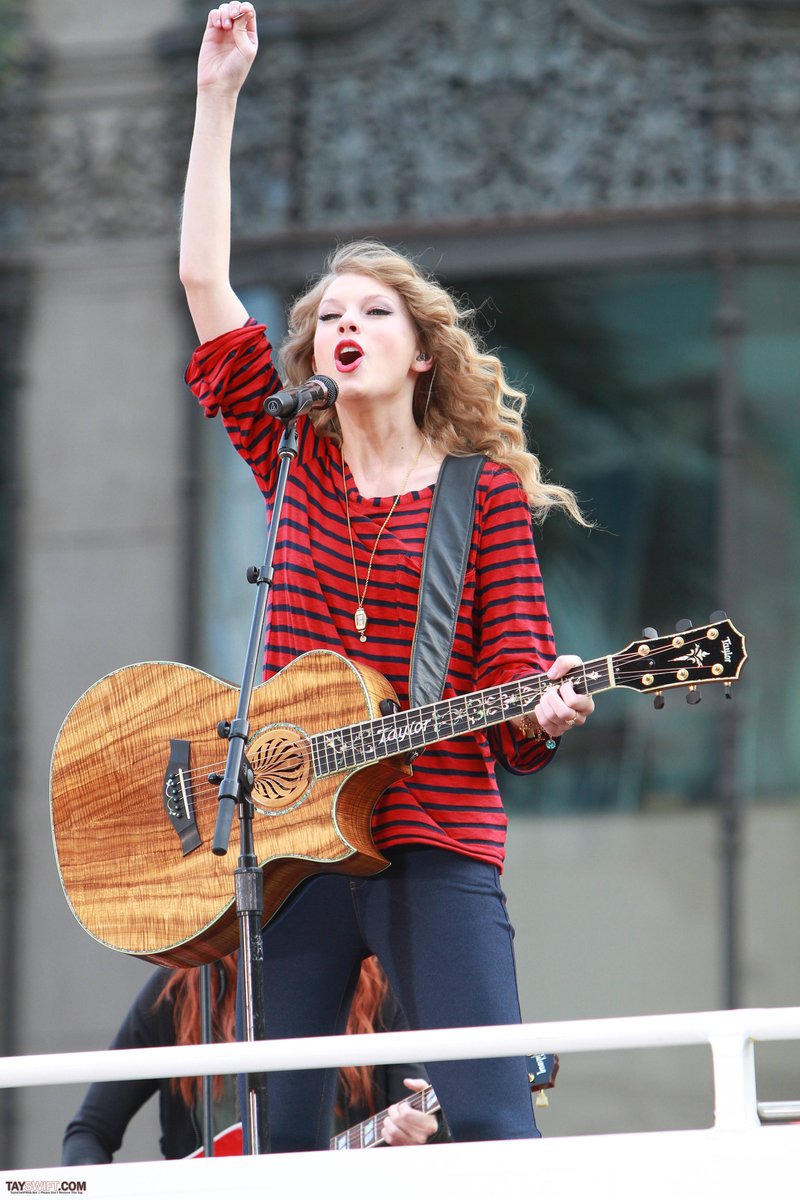 Taylor Swift — October 27 - Hollywood Boulevard — photo 77