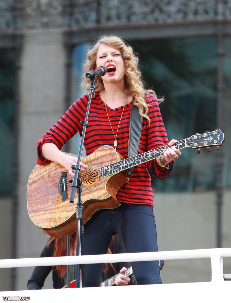 Taylor Swift — October 27 - Hollywood Boulevard — photo 78