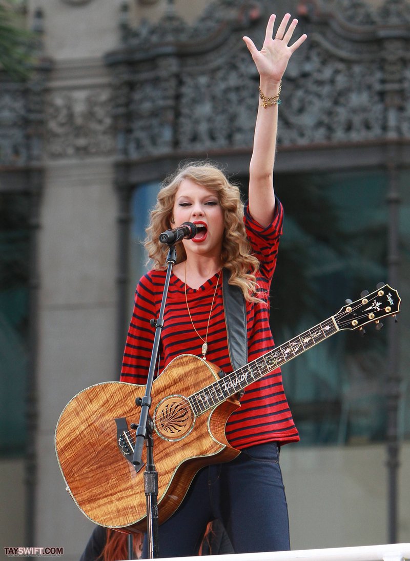 Taylor Swift — October 27 - Hollywood Boulevard — photo 79