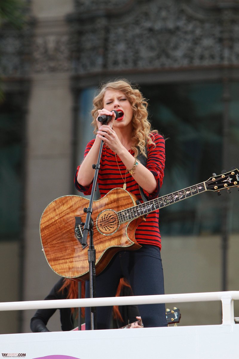 Taylor Swift — October 27 - Hollywood Boulevard — photo 80