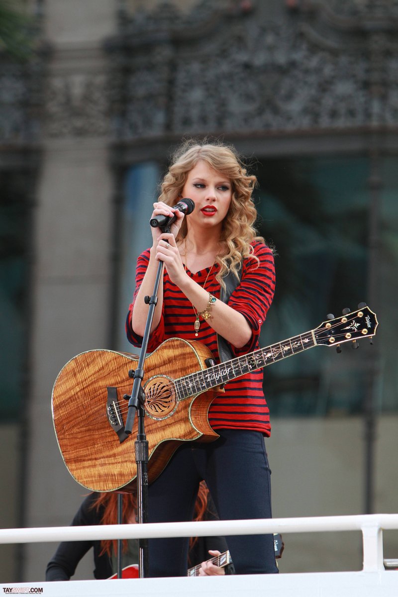 Taylor Swift — October 27 - Hollywood Boulevard — photo 81