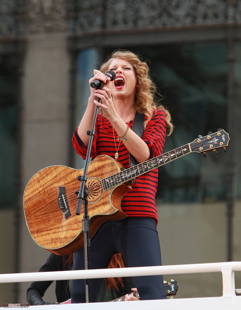 Taylor Swift — October 27 - Hollywood Boulevard — photo 82