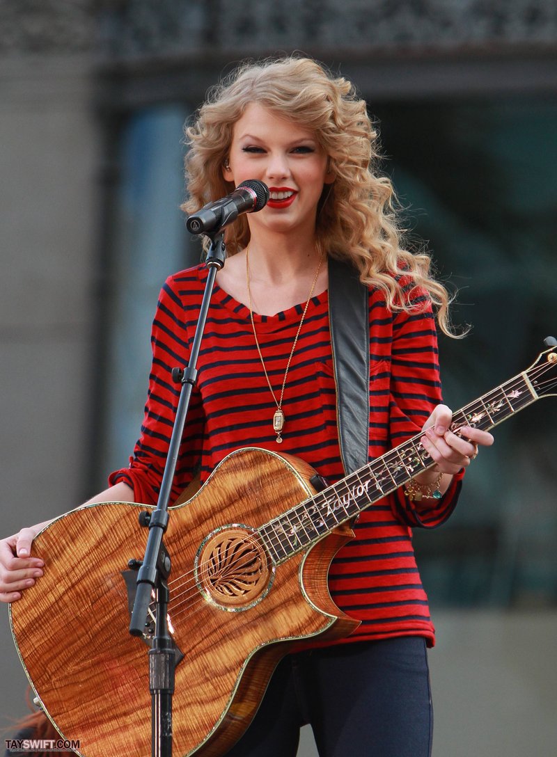 Taylor Swift — October 27 - Hollywood Boulevard — photo 83