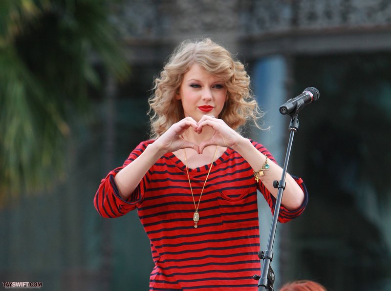 Taylor Swift — October 27 - Hollywood Boulevard — photo 85