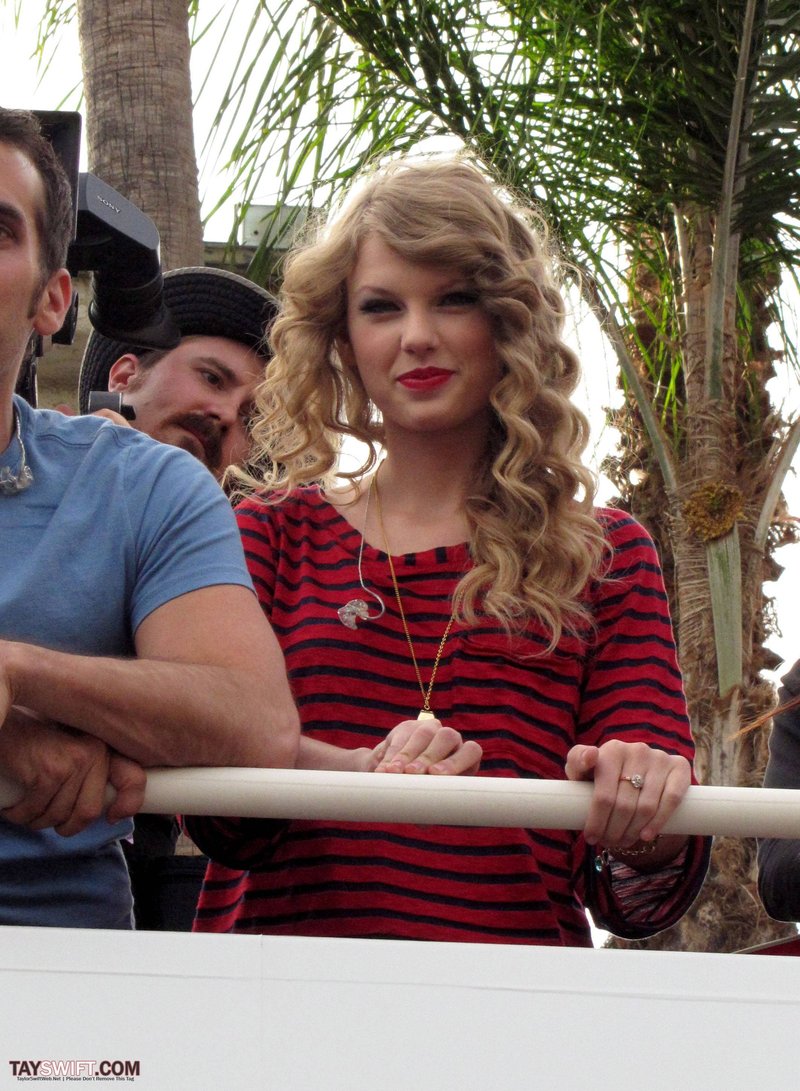 Taylor Swift — October 27 - Hollywood Boulevard — photo 88