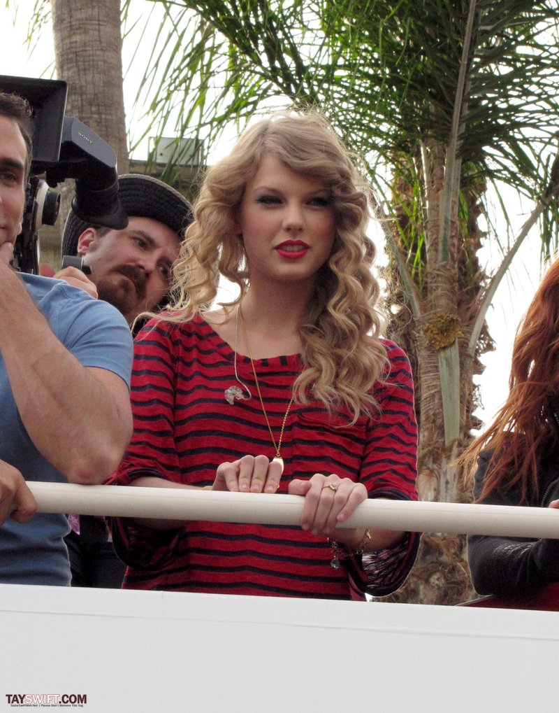 Taylor Swift — October 27 - Hollywood Boulevard — photo 89