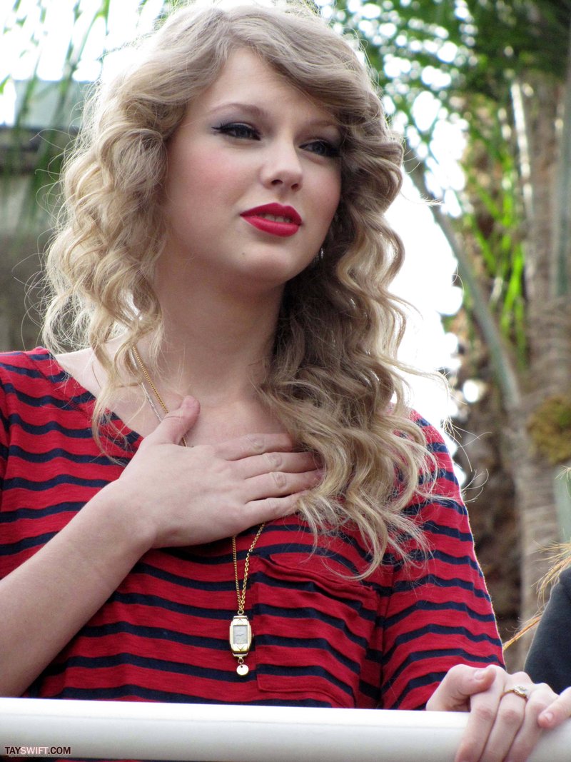 Taylor Swift — October 27 - Hollywood Boulevard — photo 90