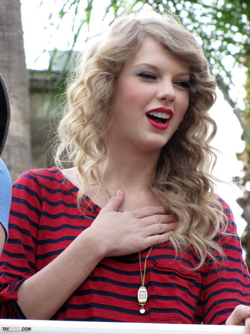Taylor Swift — October 27 - Hollywood Boulevard — photo 92