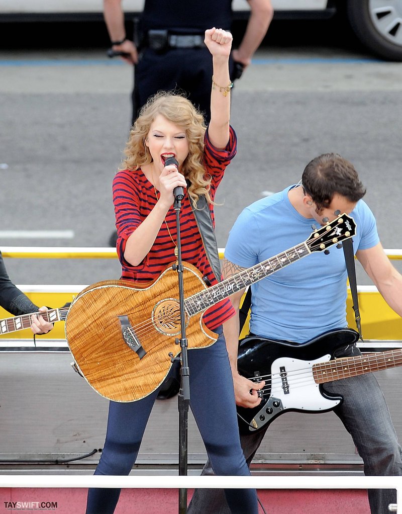Taylor Swift — October 27 - Hollywood Boulevard — photo 102