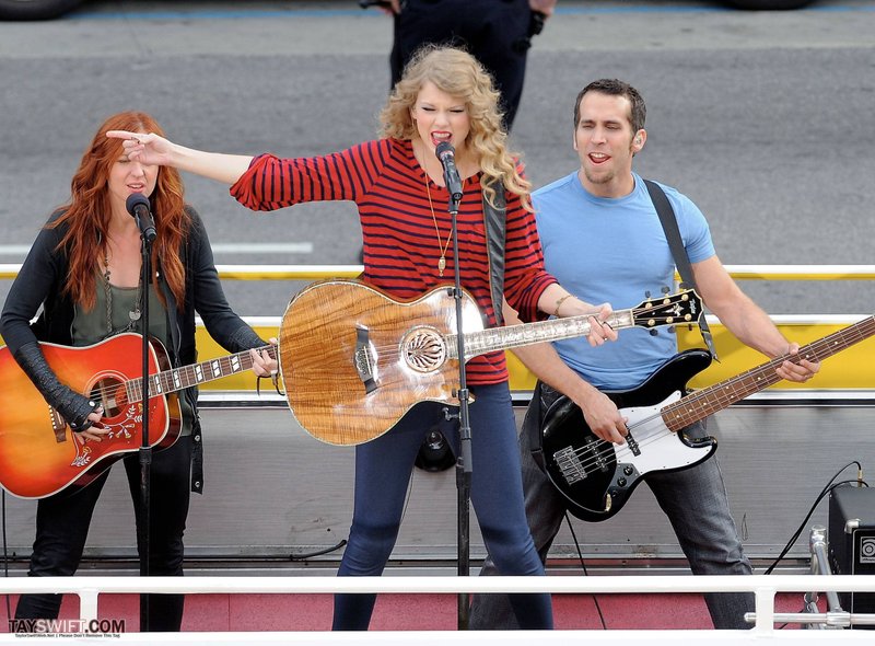 Taylor Swift — October 27 - Hollywood Boulevard — photo 103