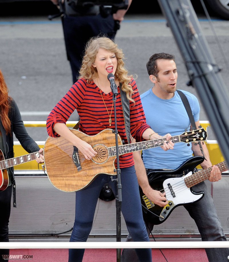 Taylor Swift — October 27 - Hollywood Boulevard — photo 104