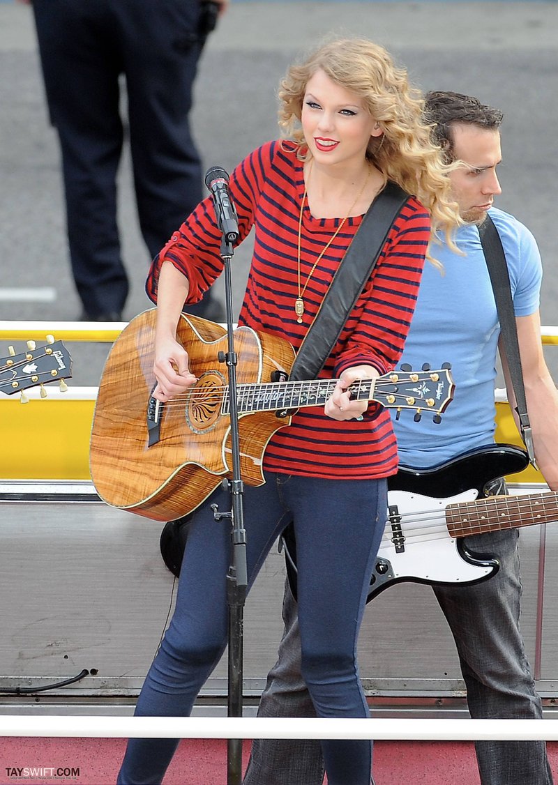 Taylor Swift — October 27 - Hollywood Boulevard — photo 105