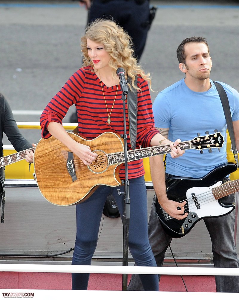 Taylor Swift — October 27 - Hollywood Boulevard — photo 106