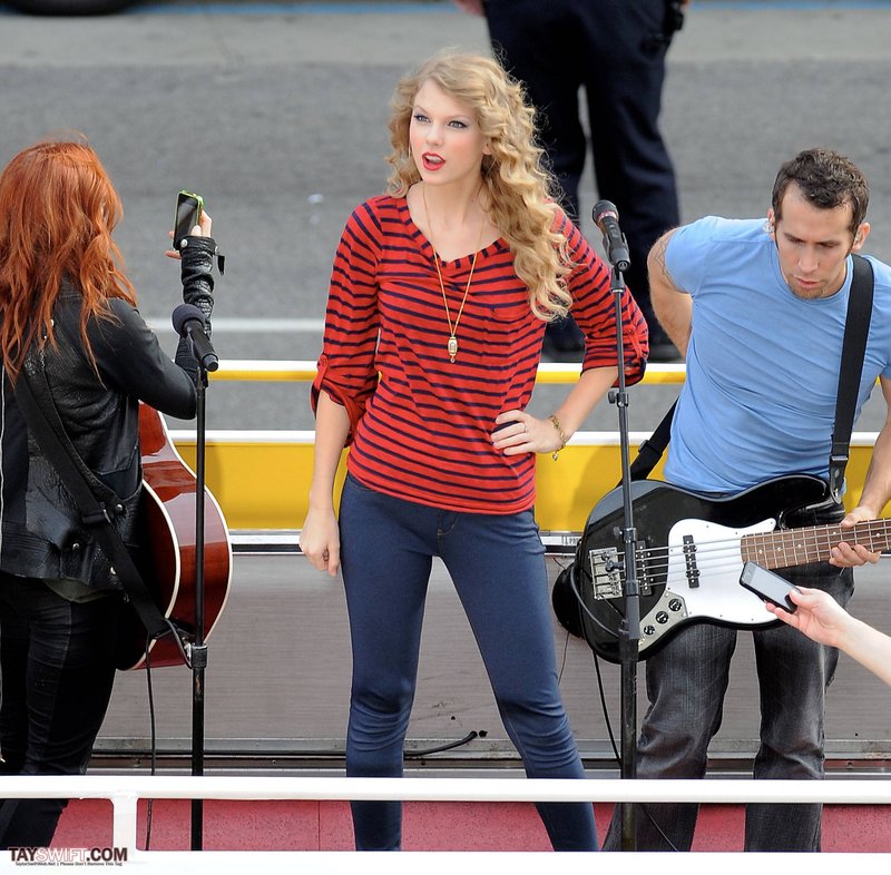 Taylor Swift — October 27 - Hollywood Boulevard — photo 107