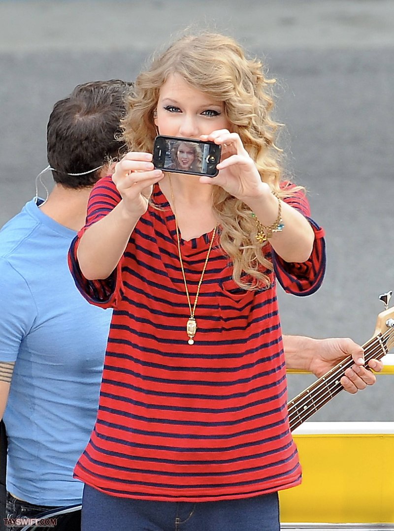 Taylor Swift — October 27 - Hollywood Boulevard — photo 109