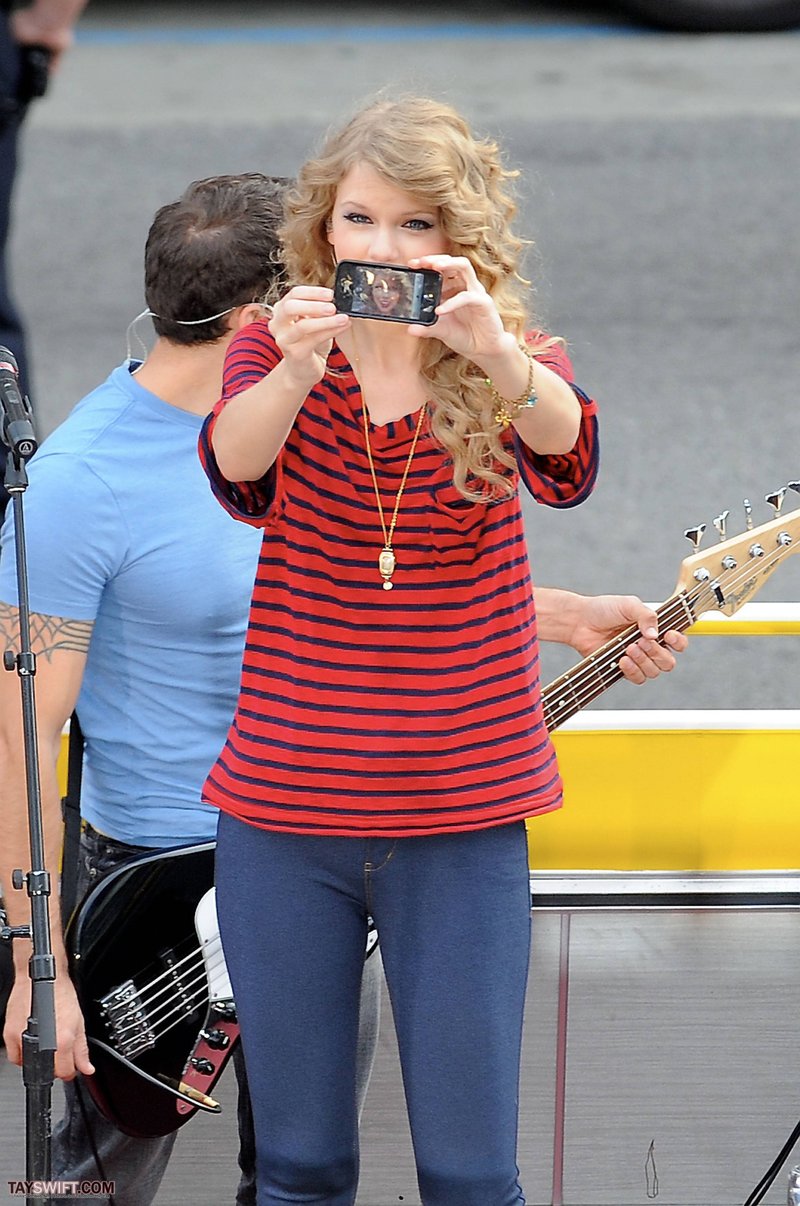 Taylor Swift — October 27 - Hollywood Boulevard — photo 111