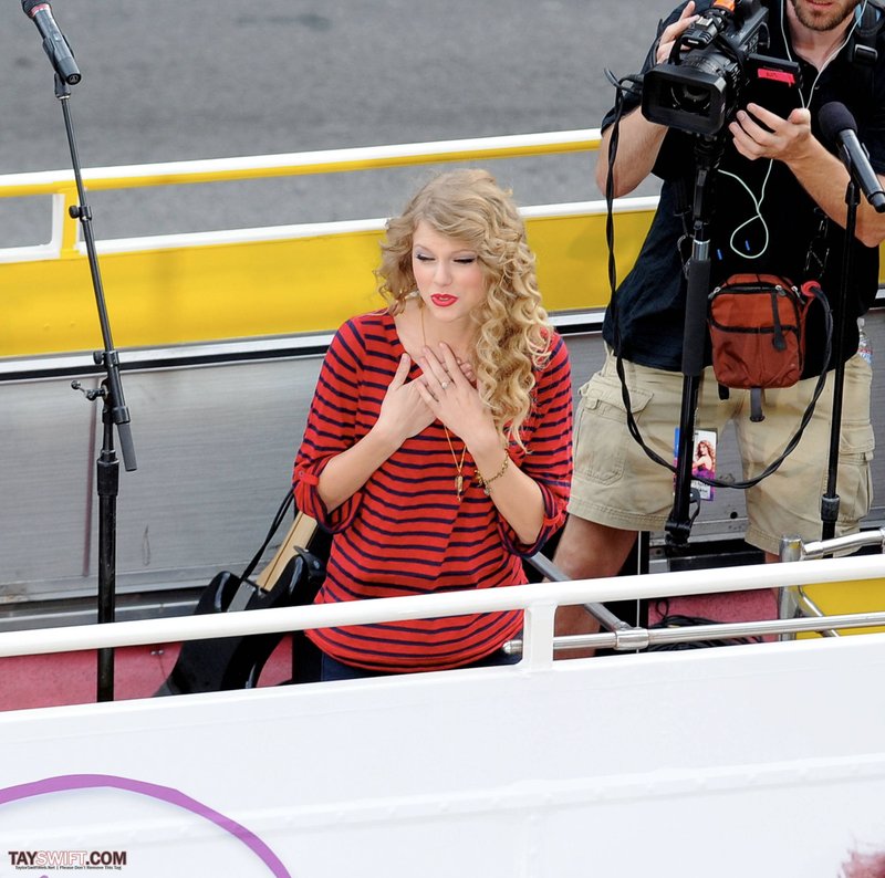 Taylor Swift — October 27 - Hollywood Boulevard — photo 112