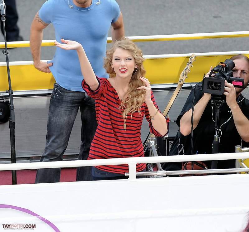 Taylor Swift — October 27 - Hollywood Boulevard — photo 113