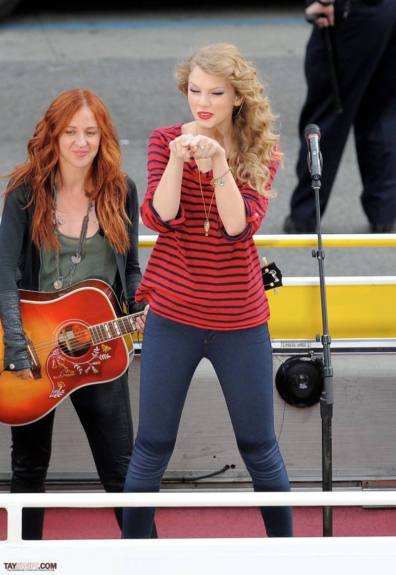 Taylor Swift — October 27 - Hollywood Boulevard — photo 114