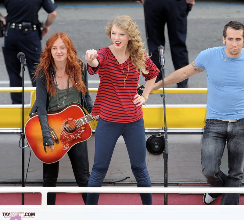Taylor Swift — October 27 - Hollywood Boulevard — photo 115