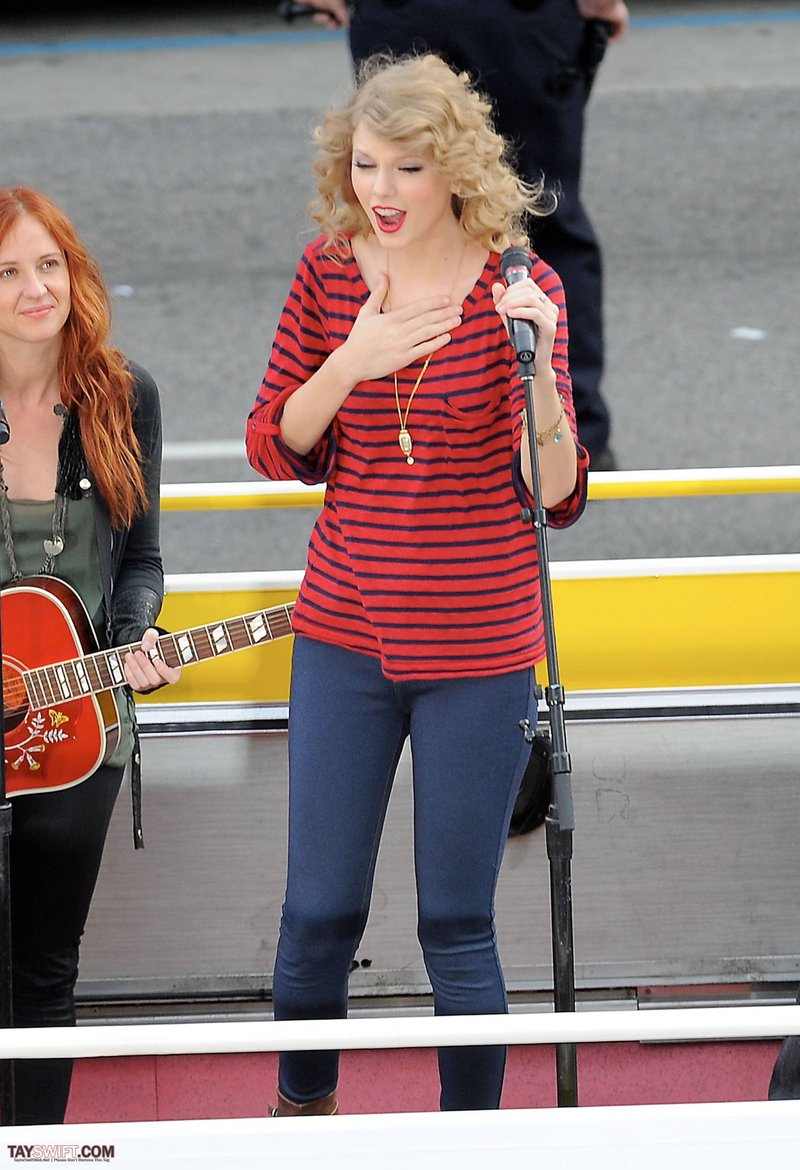 Taylor Swift — October 27 - Hollywood Boulevard — photo 117