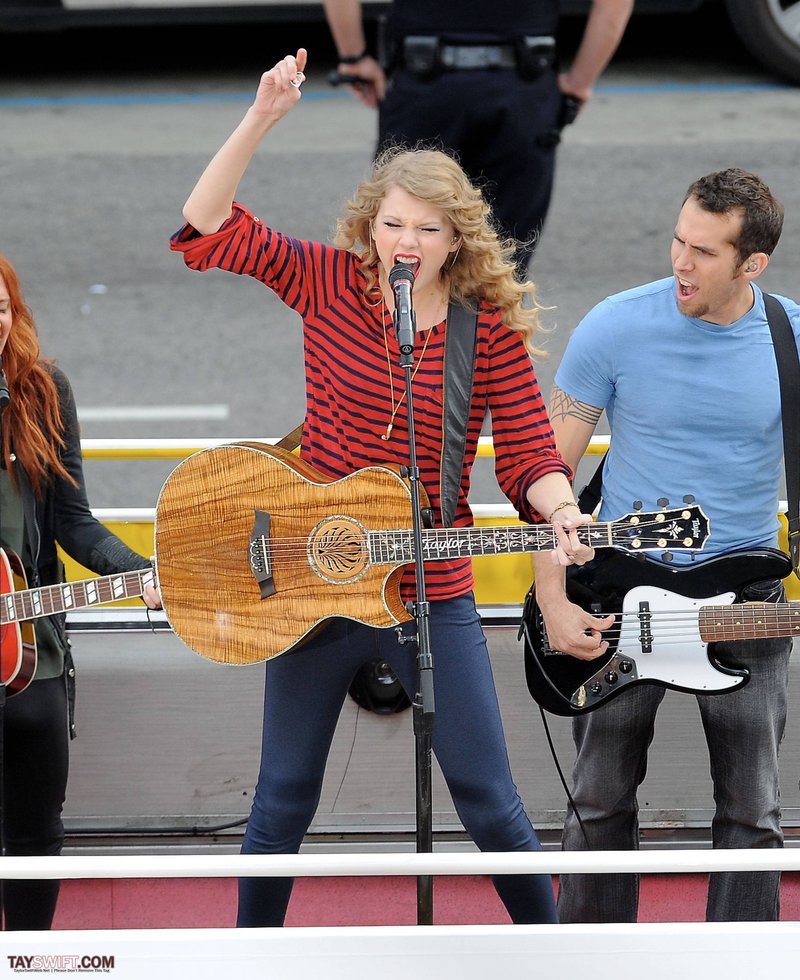 Taylor Swift — October 27 - Hollywood Boulevard — photo 125