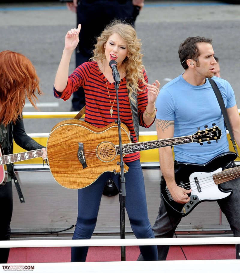 Taylor Swift — October 27 - Hollywood Boulevard — photo 127