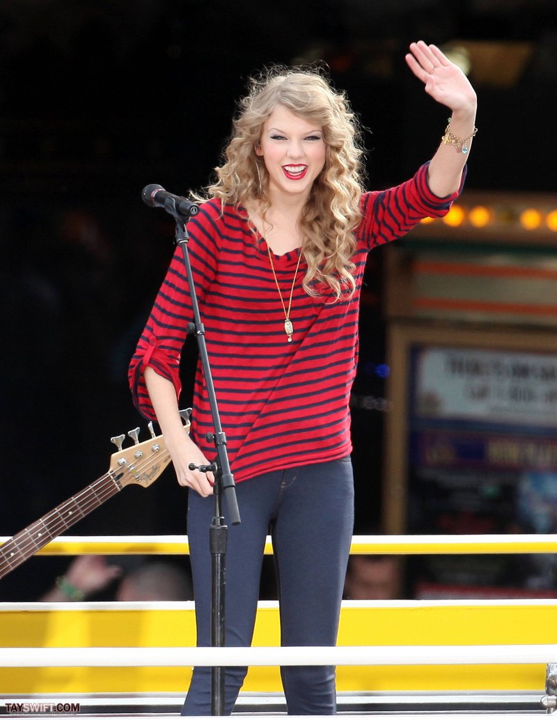 Taylor Swift — October 27 - Hollywood Boulevard — photo 137