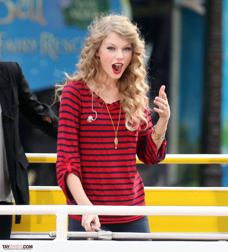 Taylor Swift — October 27 - Hollywood Boulevard — photo 138