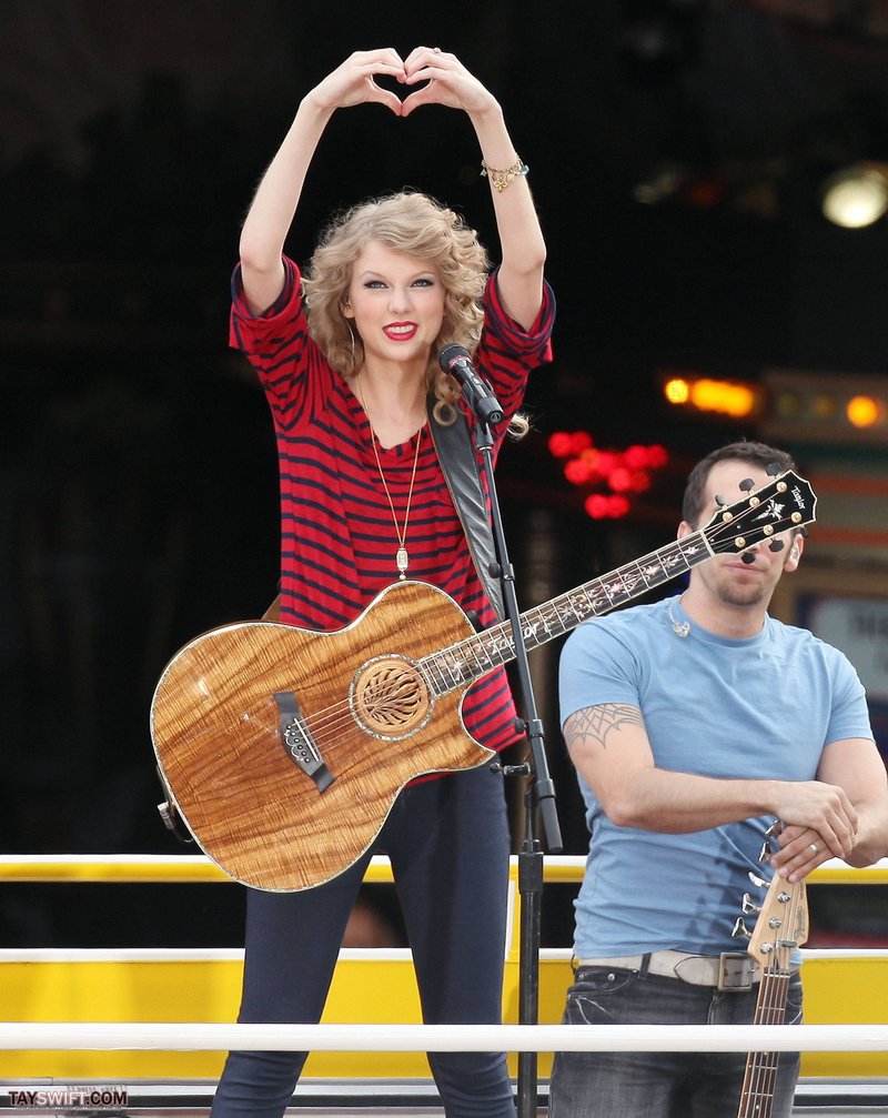 Taylor Swift — October 27 - Hollywood Boulevard — photo 142