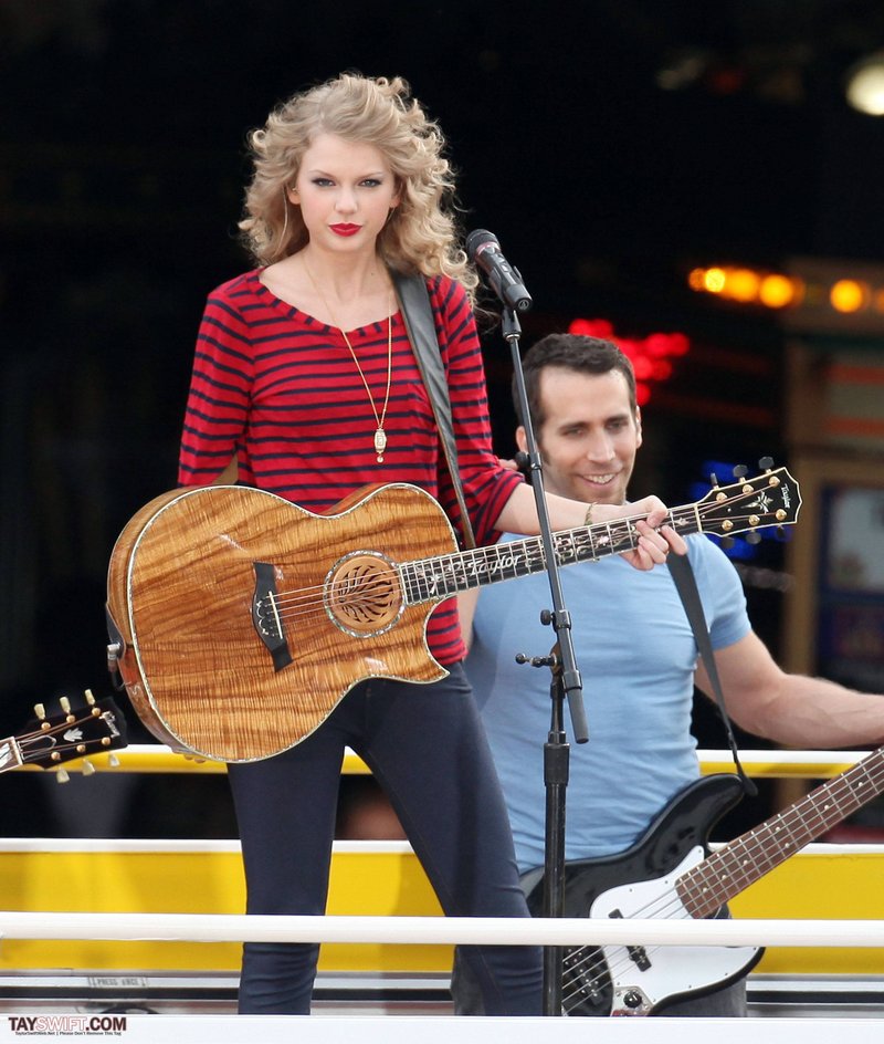 Taylor Swift — October 27 - Hollywood Boulevard — photo 144