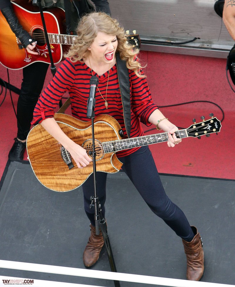 Taylor Swift — October 27 - Hollywood Boulevard — photo 147