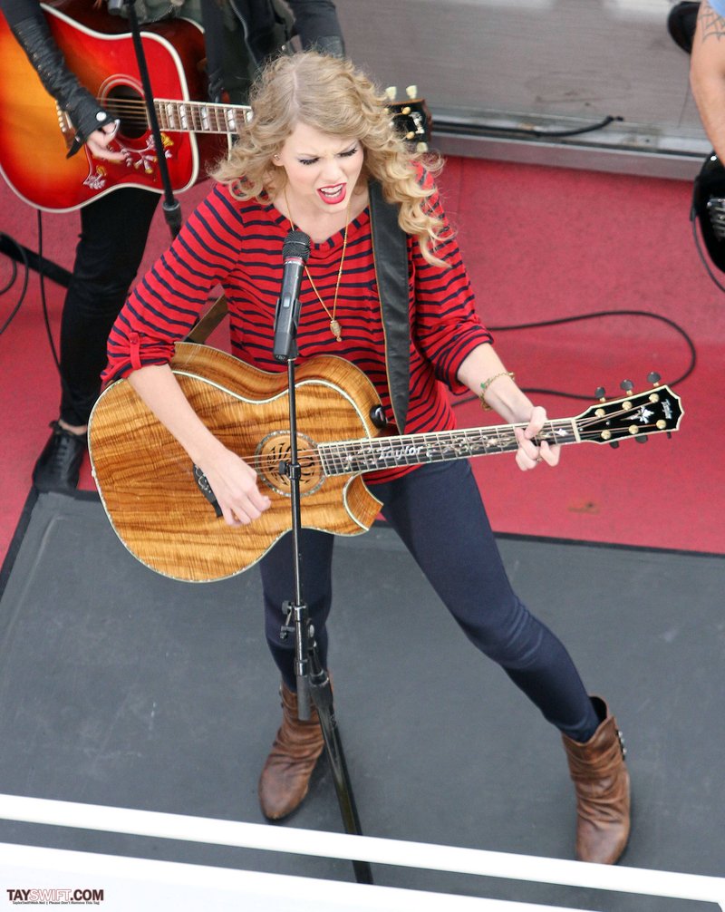 Taylor Swift — October 27 - Hollywood Boulevard — photo 148