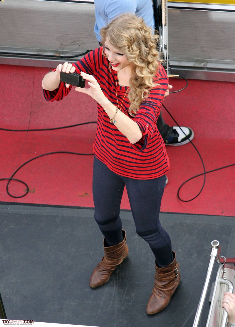 Taylor Swift — October 27 - Hollywood Boulevard — photo 149