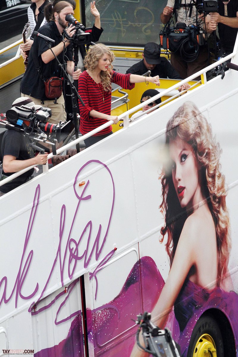 Taylor Swift — October 27 - Hollywood Boulevard — photo 150