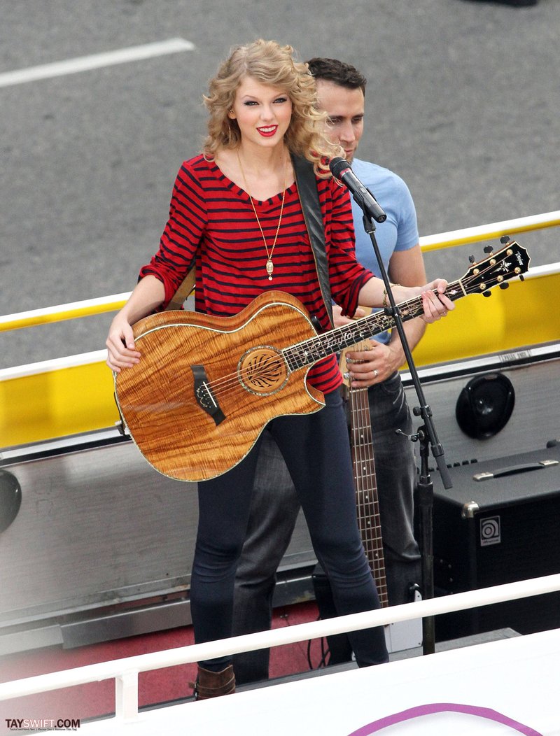 Taylor Swift — October 27 - Hollywood Boulevard — photo 152