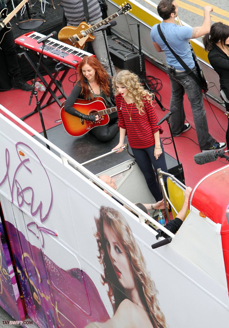 Taylor Swift — October 27 - Hollywood Boulevard — photo 154