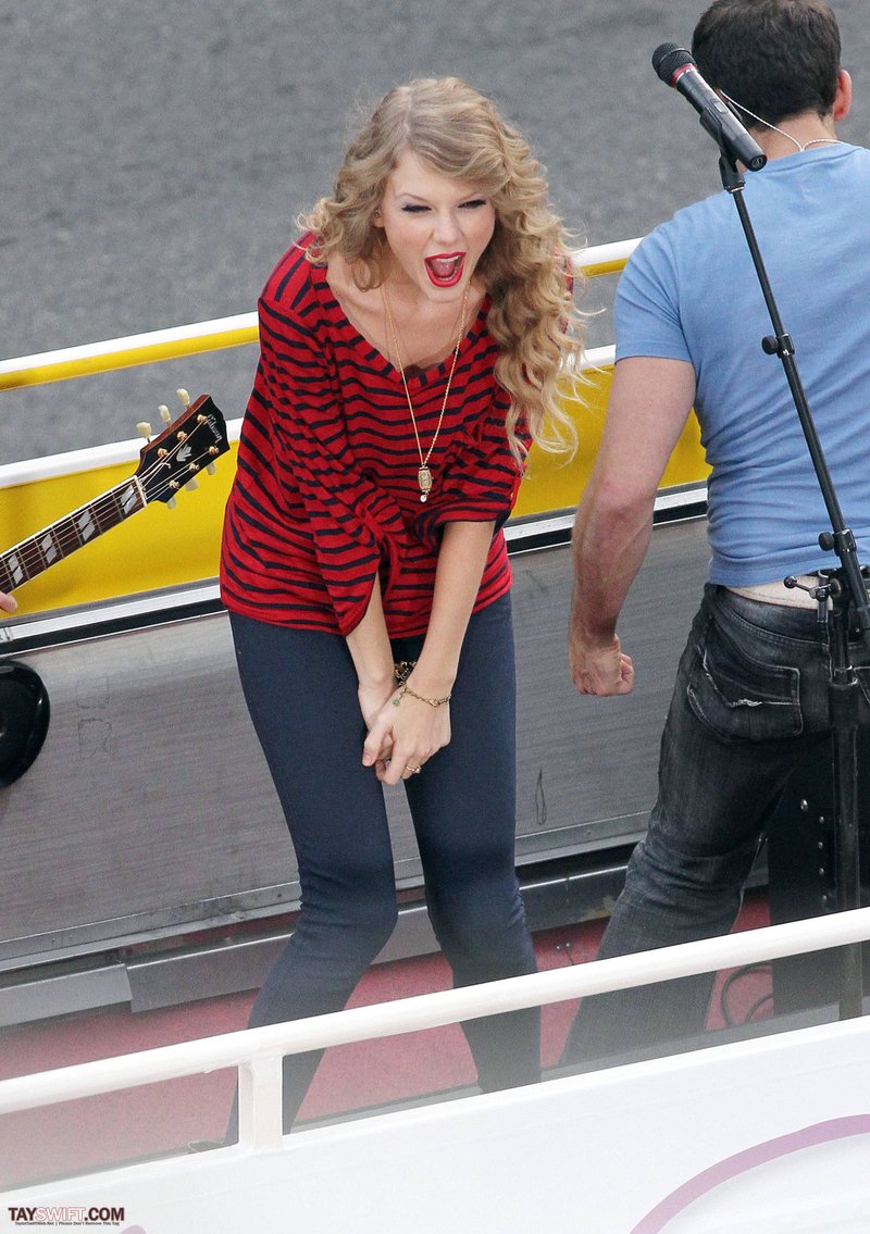 Taylor Swift — October 27 - Hollywood Boulevard — photo 158
