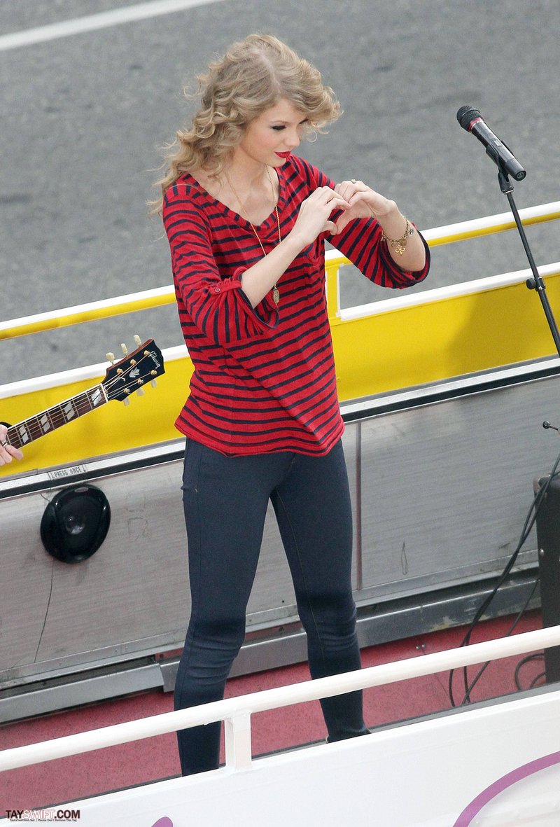 Taylor Swift — October 27 - Hollywood Boulevard — photo 161