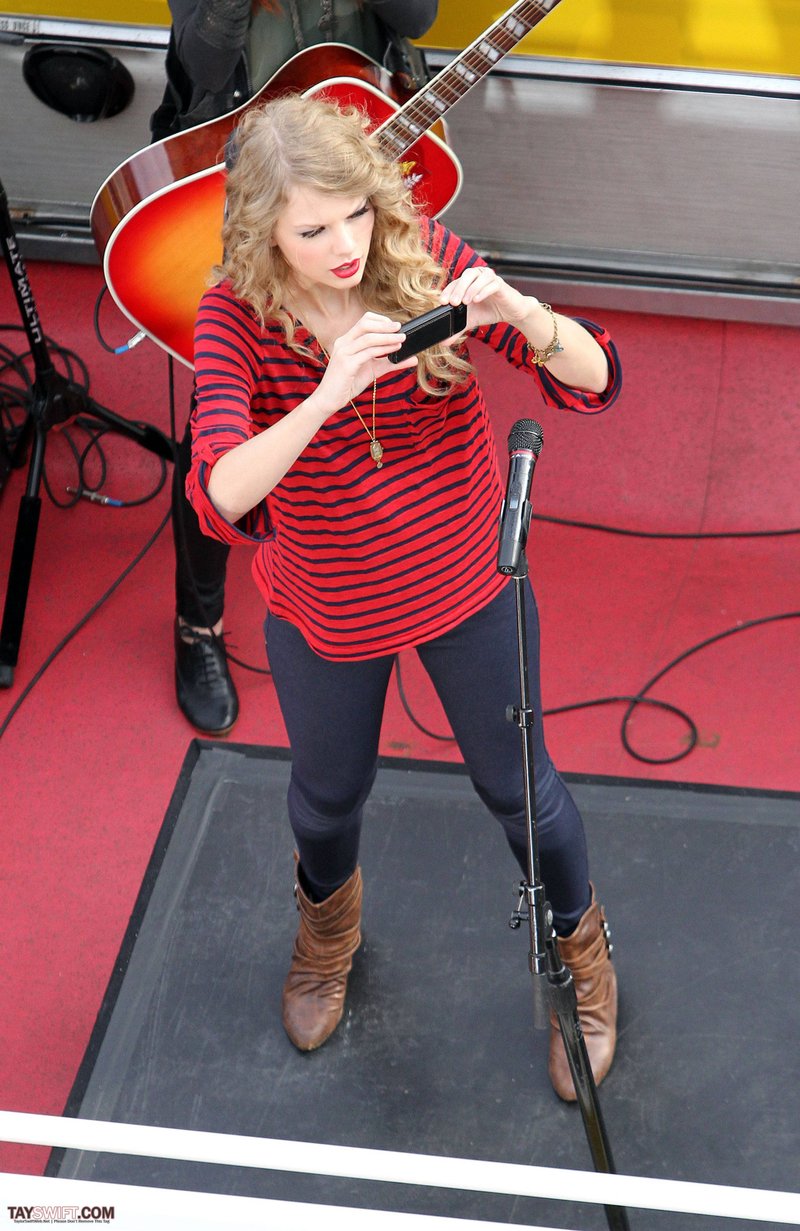 Taylor Swift — October 27 - Hollywood Boulevard — photo 162