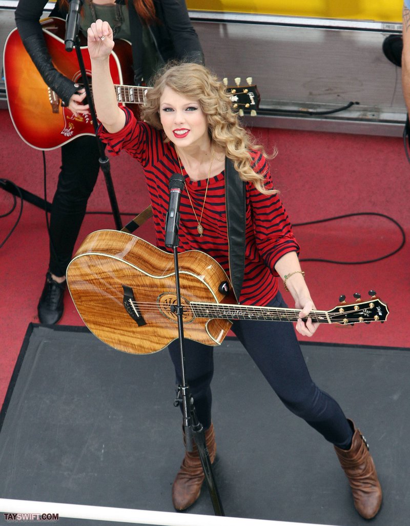Taylor Swift — October 27 - Hollywood Boulevard — photo 163