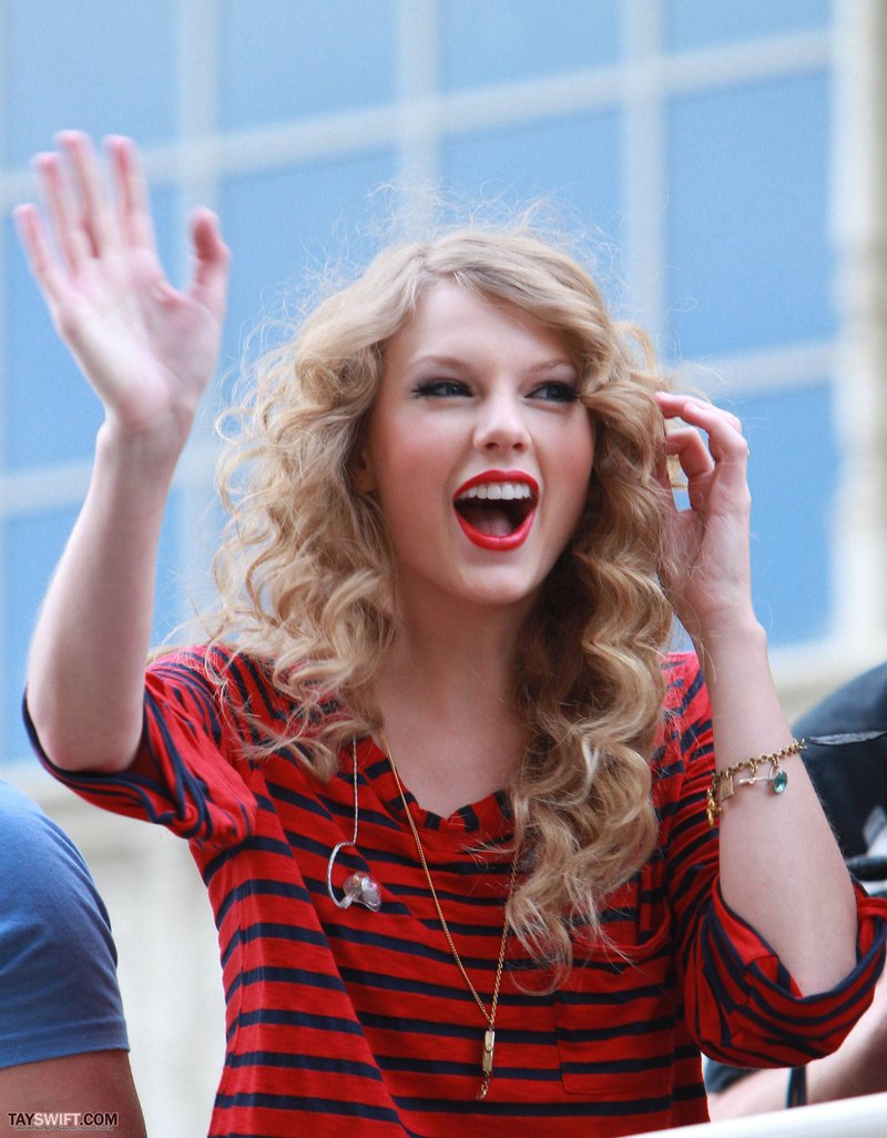 Taylor Swift — October 27 - Hollywood Boulevard — photo 164