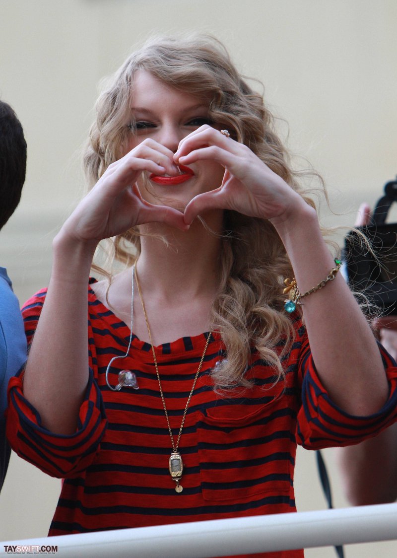 Taylor Swift — October 27 - Hollywood Boulevard — photo 165