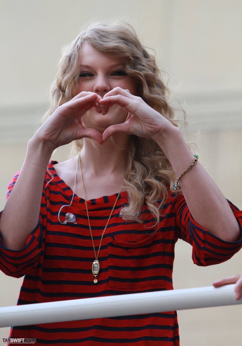 Taylor Swift — October 27 - Hollywood Boulevard — photo 166