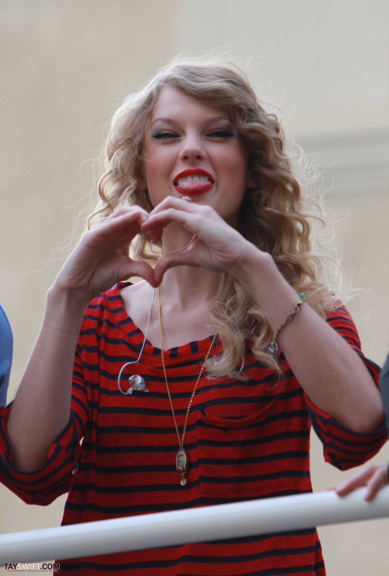 Taylor Swift — October 27 - Hollywood Boulevard — photo 169
