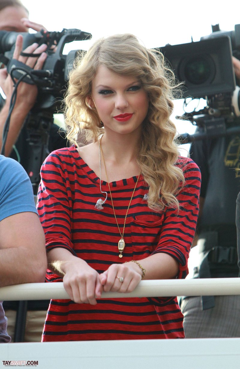 Taylor Swift — October 27 - Hollywood Boulevard — photo 170