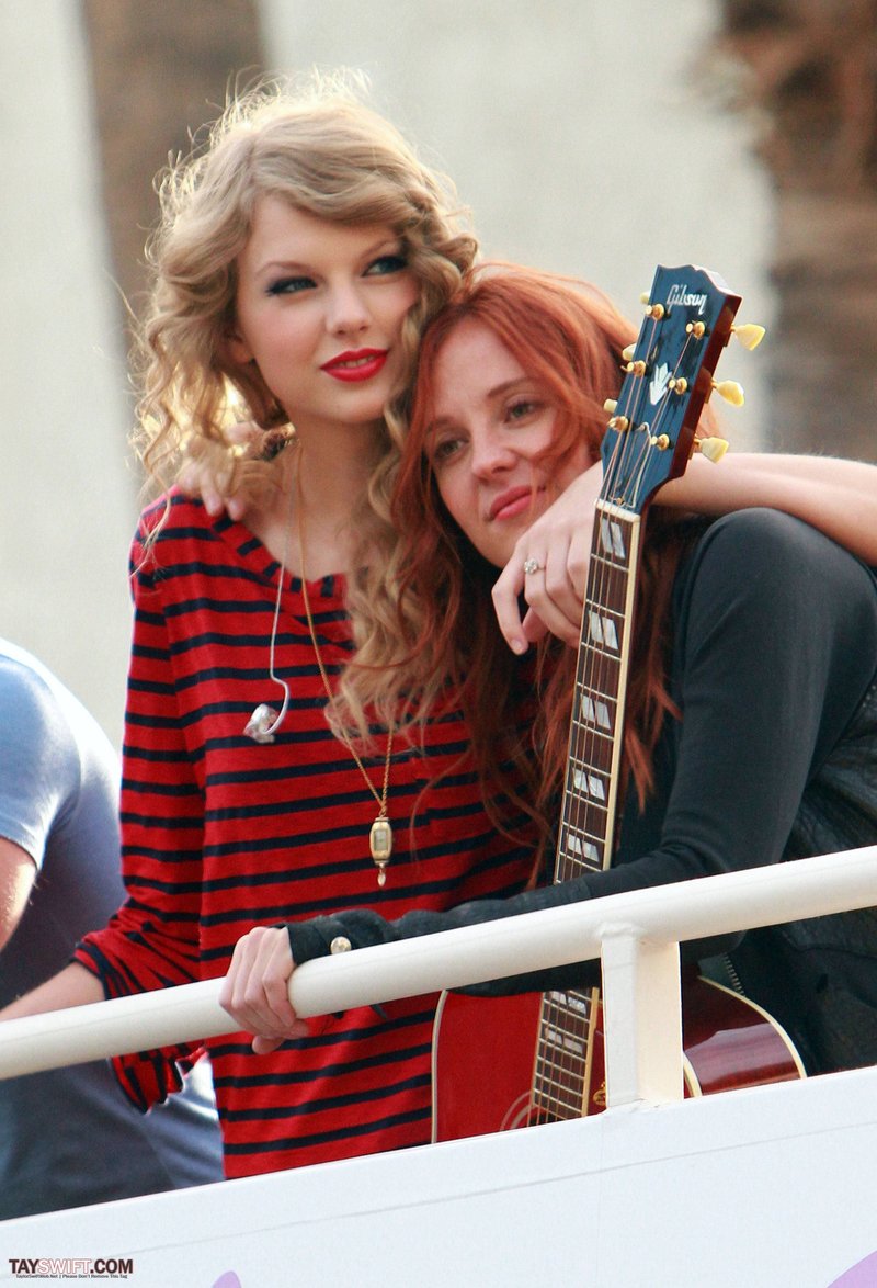 Taylor Swift — October 27 - Hollywood Boulevard — photo 171